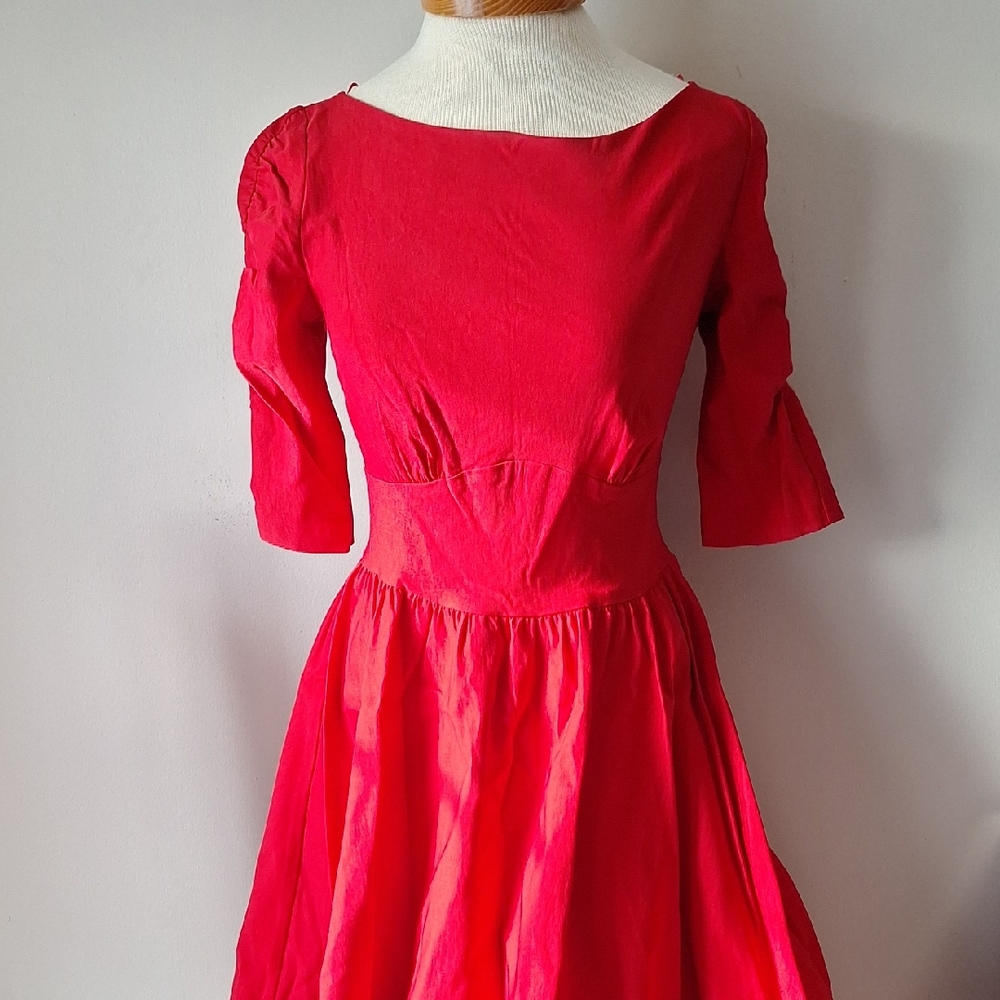 Chic Scarlet Long Sleeve Dress
